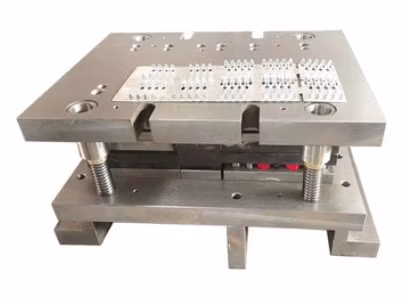 Moule d'estampage progressif de charnière en métal et moule d'estampage de charnière