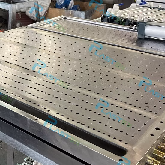 Moule d'extrusion de matériaux profilés en plastique